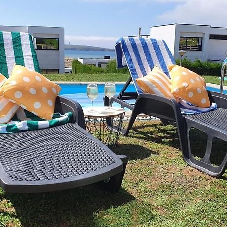 Modern 4 Double Bedroom Villa With Pool / Garden Valdovino Luaran gambar