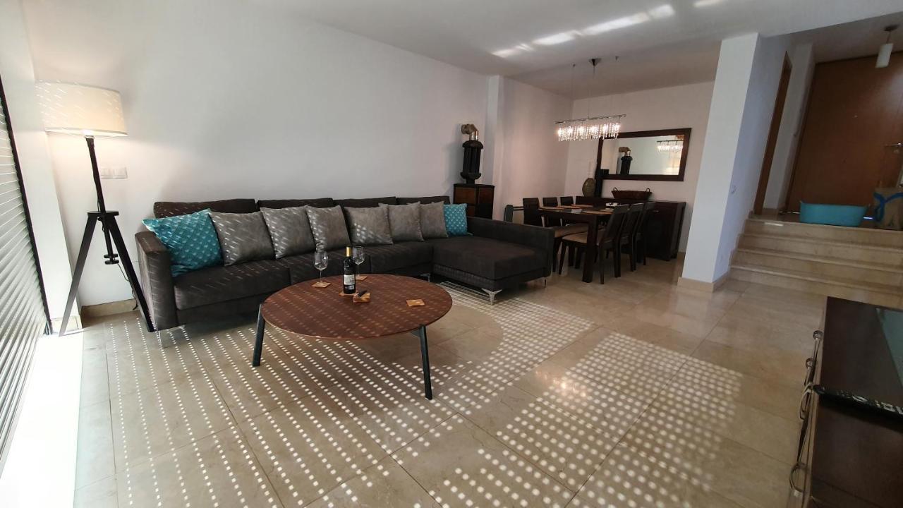 Modern 4 Double Bedroom Villa With Pool / Garden Valdovino Luaran gambar